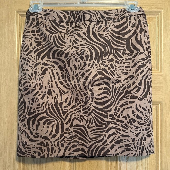 Banana Republic Dresses & Skirts - Knee high Banana Republic Jungle Print Skirt